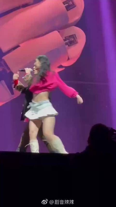 潘玮柏演唱会玩转黑梗,宽粉梗引爆全场