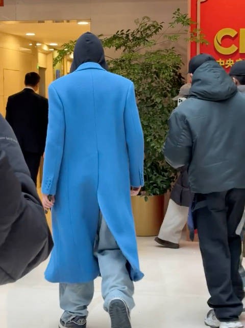 刘宇宁好帅~蓝色大衣好好看