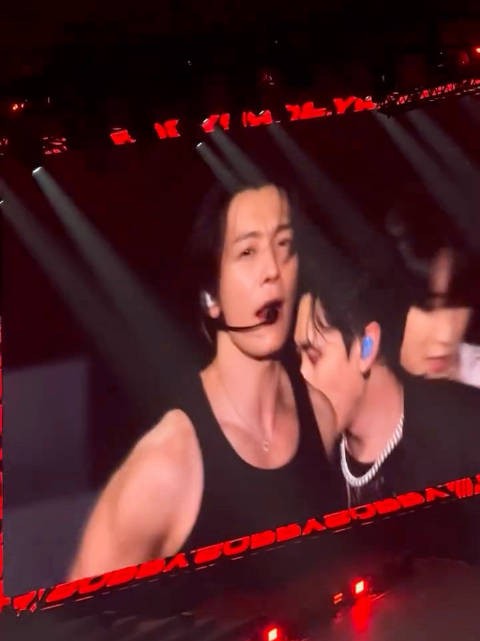 李东海高雄演唱会演绎girlgirlgirl