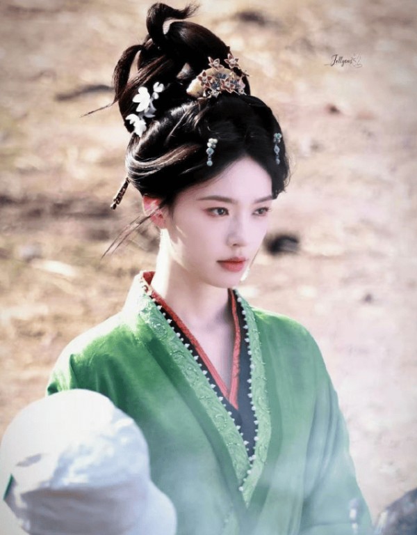 林允否认拍戏被冻十几小时：会照顾好自己