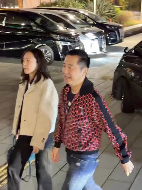 哈林和爱妻张嘉欣现身张学友香港演唱会！主播好漂亮！