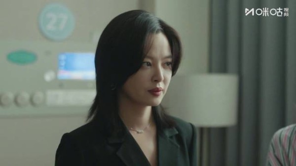 白雅晴出示转账记录对峙刘曼丽，唐盈盈冷静旁观