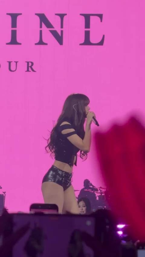 更喜欢现在Lisa的身材状态,太权威了