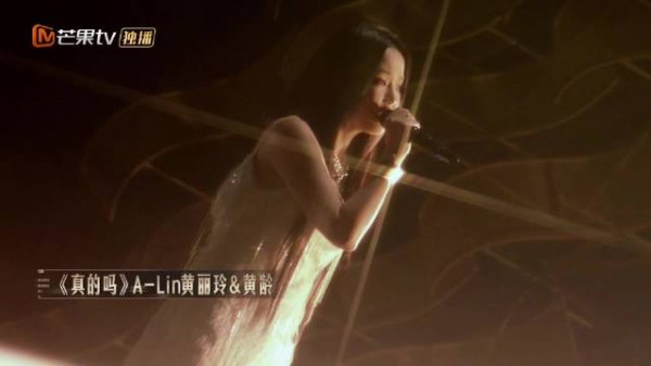 欧阳娜娜《声生不息》舞台云朵舒芙蕾穿搭亮相