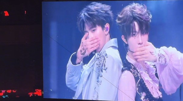 朱志鑫苏新皓双人舞台《BLOW》亮相荣耀之战