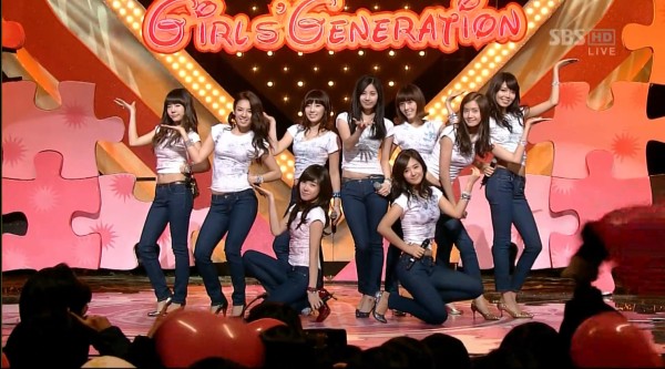 十六年前的今天(090201),少女时代 带来的现场舞台