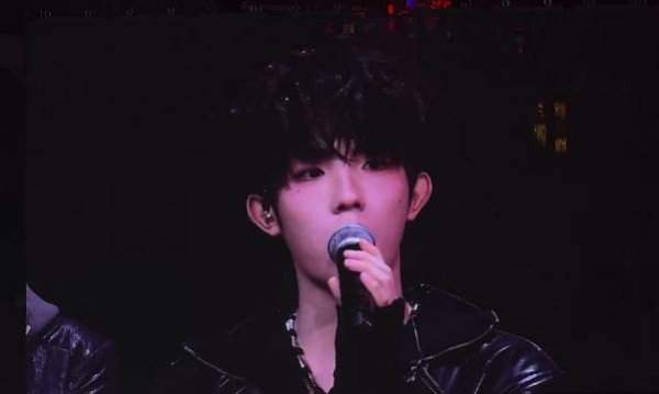 苏新皓鞠躬道歉恳请粉丝支持