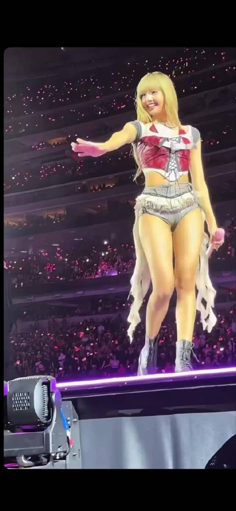 演唱会 Lisa这身材绝了,现场看演唱会是一种极致享受