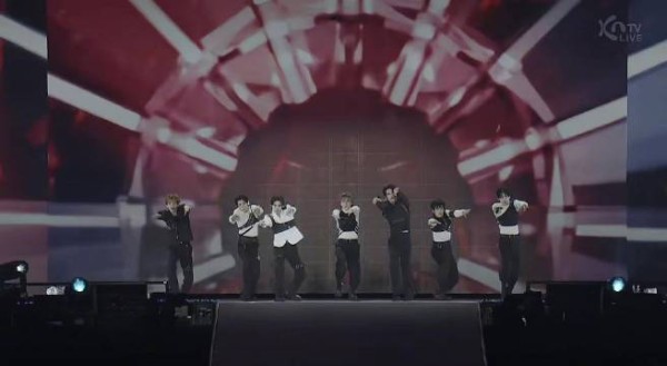 今日SMTOWN Day2中SMTR25现场舞台