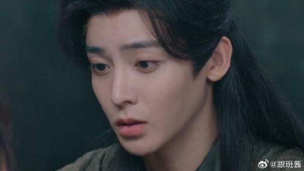 《轧戏》红烨安慰受到惊吓的肖瑶，简直不要太甜