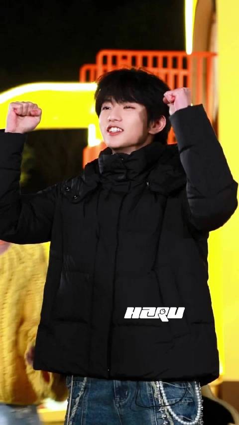 穆祉丞听到《青春修炼手册》就这样又唱又跳！