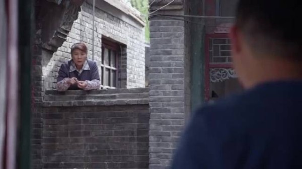 平凡岁月：蒜皮风波！邻居互怼笑翻全场！