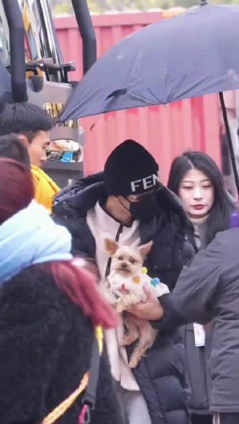 呆球二月️1日行程 →陪芭比上下班✌︎