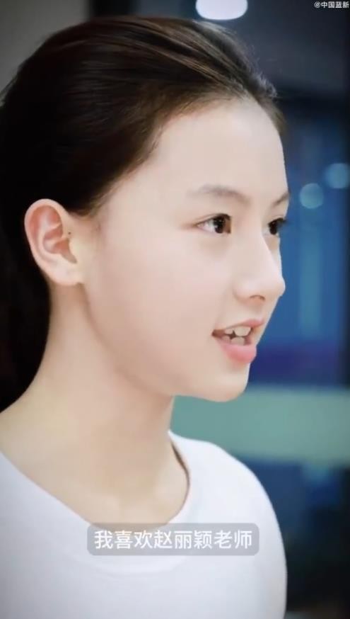 15岁素人女孩七七称最喜欢的演员是赵丽颖:她特别重情义很努力