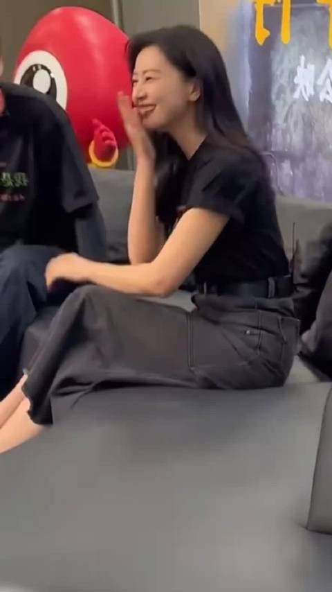 高圆圆胡歌同框，两人相谈甚欢氛围感足