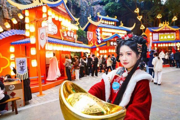 深圳欢乐谷推出“新春欢乐节”限定演艺活动