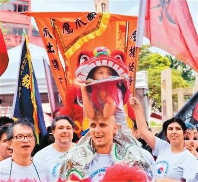 “欢乐春节”游园会举行