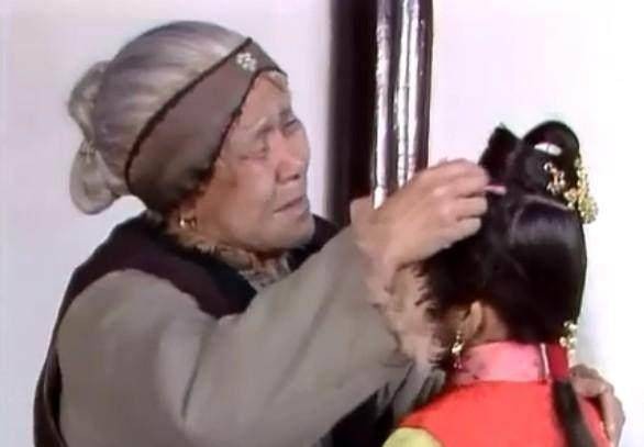 刘姥姥一家本就清贫，为何还愿意收养凤姐女儿？第三点很重要