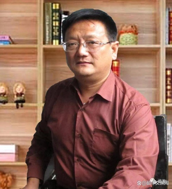 三尺讲台承文脉 千卷笔墨著风华——郎咸勇先生艺术与学术简介