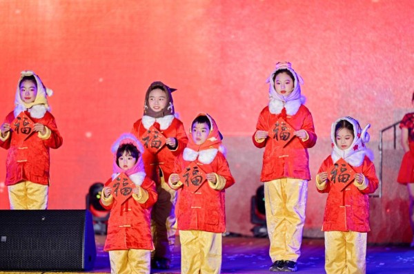 草堂福娃亮相2026成都新春活动