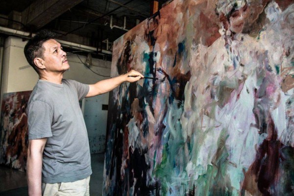 在梦幻绚丽的色块中显示“海派抽象”