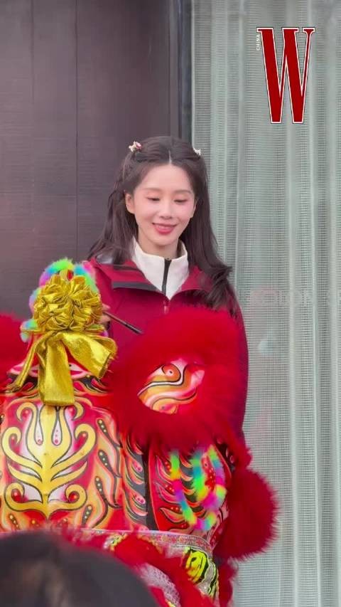 刘诗诗穿红衣出席品牌活动