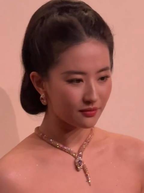 刘亦菲上海宝格丽晚宴，绝代佳人