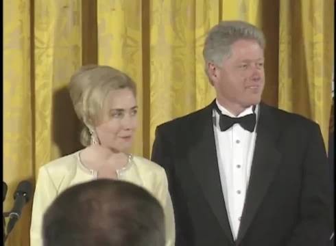 希拉里年轻影像曝光，美貌堪比好莱坞女星