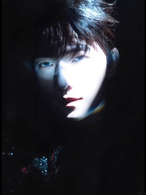 杨洋这蓝瞳变装也太夯爆了吧！ - - - Cr