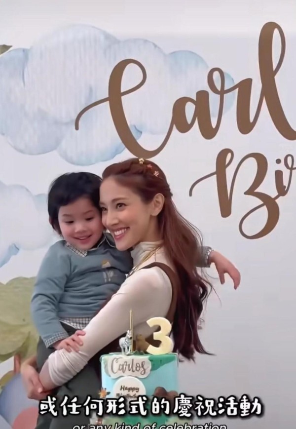 郑嘉颖陈凯琳一家为小儿子庆祝3岁生日，高颜值一家，幸福感溢满屏幕