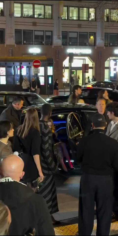 朱莉亮相新片首映礼，好莱坞最后一位巨星