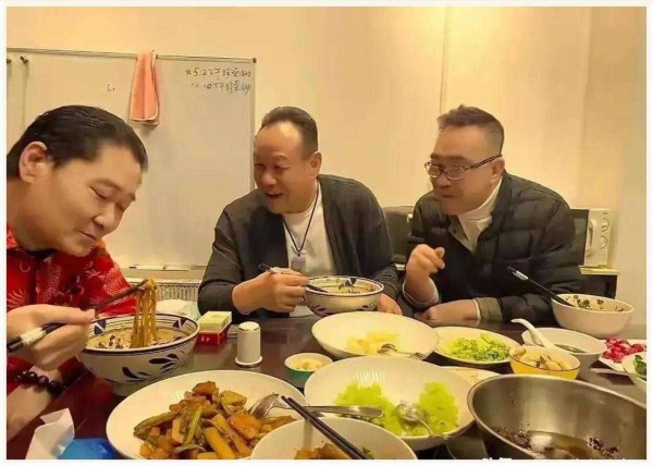 曾经一起走穴挣钱的兄弟，杨进明现在提起杨议：过去多少年了，不想再提