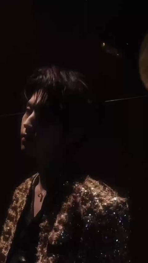 沈月郭俊辰Red开场同框，少年少女感碰撞