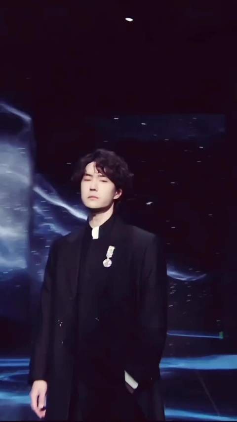 王一博 你一低首，众生俯首