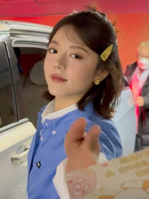 赵今麦miumiu快闪上班路透