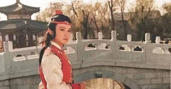 红楼梦：金玉良缘，还是木石前盟？谁才是宝玉最合适的妻子？