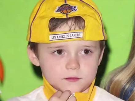 速览布鲁克林·贝克汉姆的颜值蜕变史！