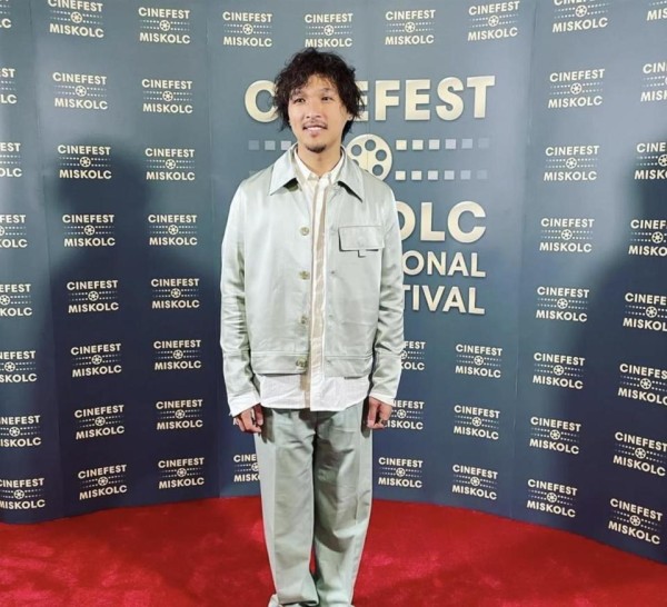 42岁港星自曝为父还债与女友分手，还了700万，至今单身渴望婚育