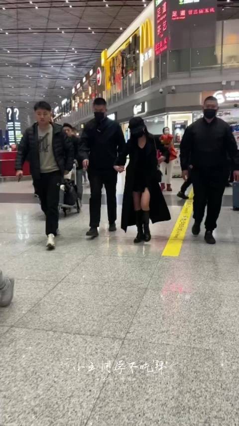 陈妍希今天的气场两米八呀! 甜姐变御姐了 帅鼠我了