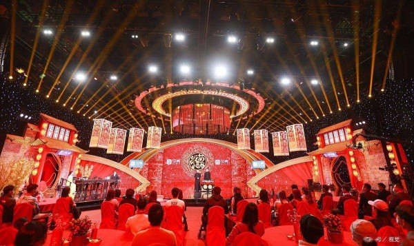 春晚赞助变迁：从白酒飘香到AI起舞的中国经济转型信号