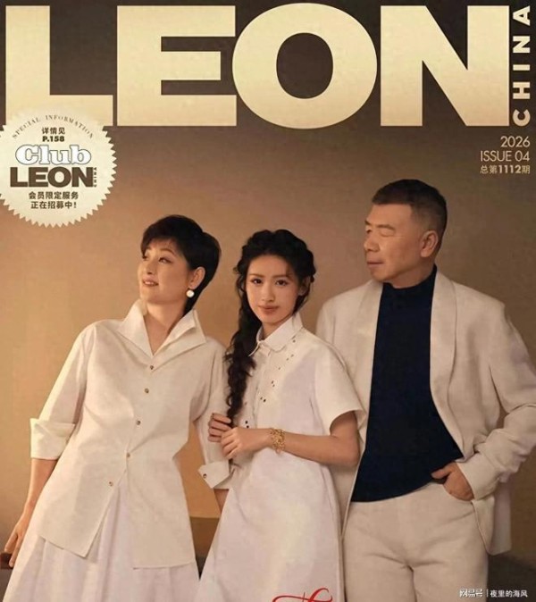 冯小刚一家三口拍春节全家福!冯朵被夸像王楚然,母女关系很微妙