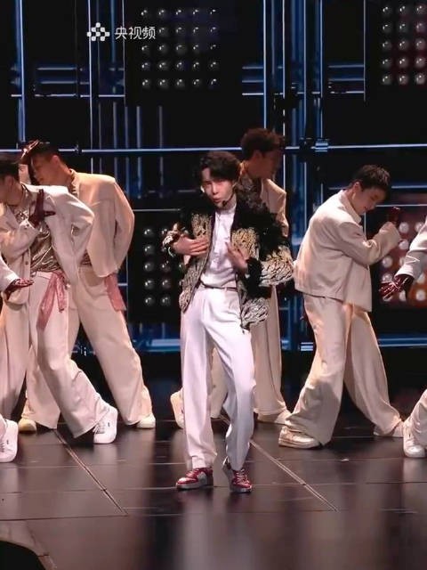 看不够根本看不够,太炸了太燃了