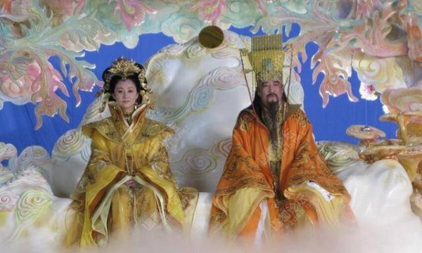 观音见玉帝要行礼，为何见王母却不用？你看观音在天庭排名有多高
