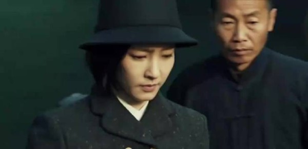 谍战剧:地下党被鬼子搜查,关键时刻,女孩一声妈妈救命!