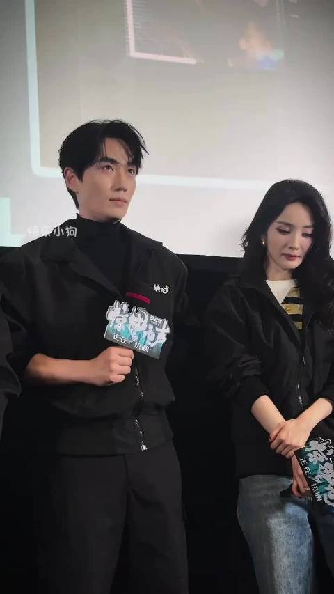 0人看了这个视频后能不笑 杨幂朱一龙两个人就这样互相拉扯