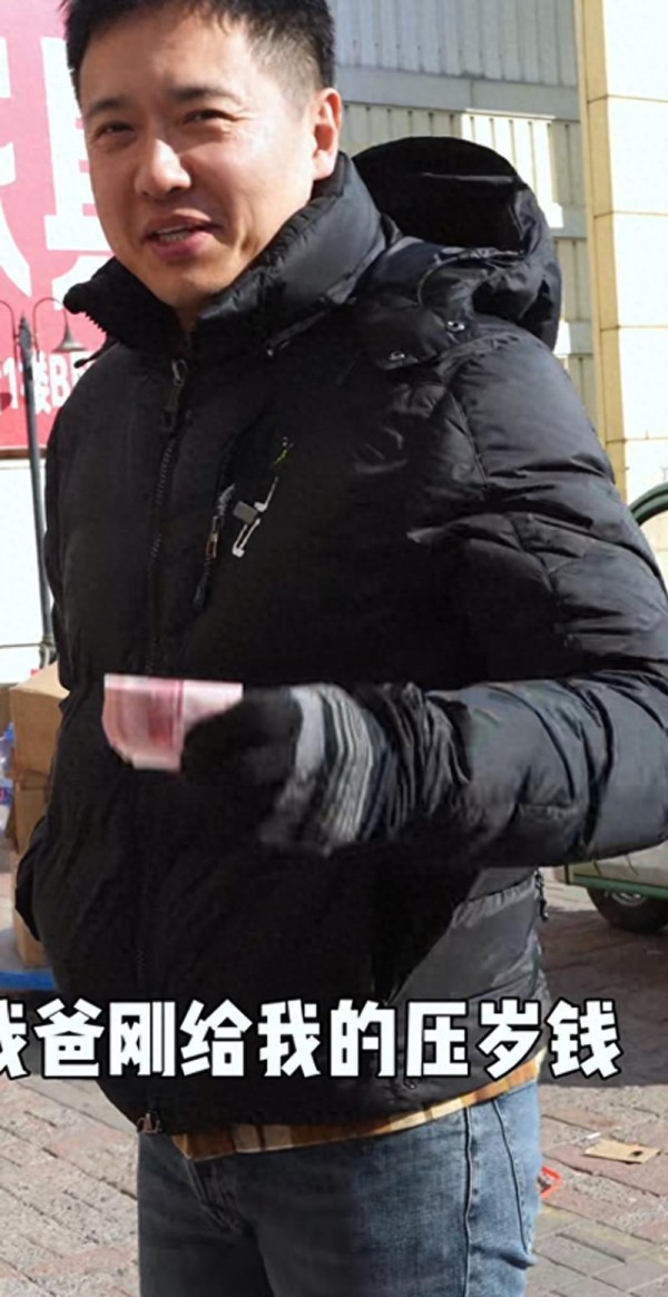 高云翔大年初四去逛街,花80元买3件二手衣服,二婚生活拮据落魄