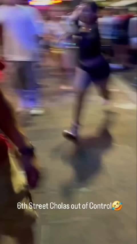 奥斯汀第六街姐妹团当街斗殴，激烈程度超男性冲突