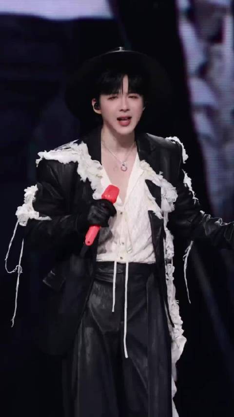 刘宇宁饰演小贝献唱王者马限主题曲,玫瑰丛生夜色温柔