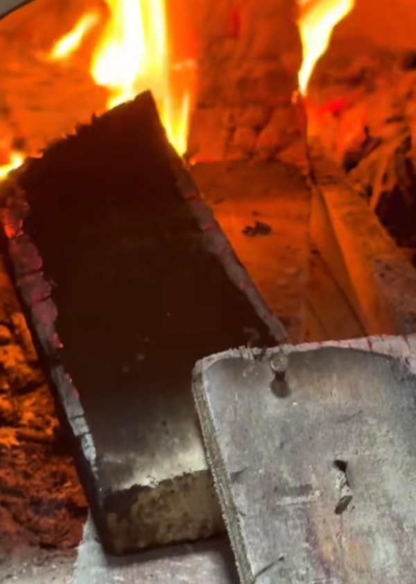 李亚鹏前妻在娘家状况：穿睡衣买菜，一人做三桌年夜饭招待家人