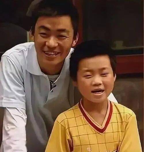 王宝强儿子已长大，是谁的亲儿子一目了然，观众：太像了